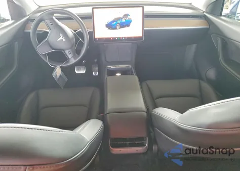 2022 Tesla Model Y z USA, uszkodzony, nr VIN 7SAYGDEE0NF446347